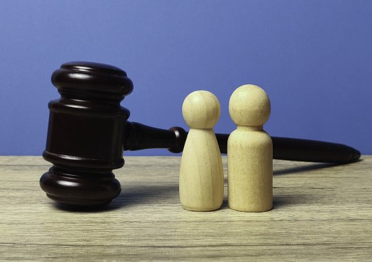تسويق شقة في سياق التعايش: الحقوق للشركاء غير المدرجين، والمخاطر، والنزاعات القانونية