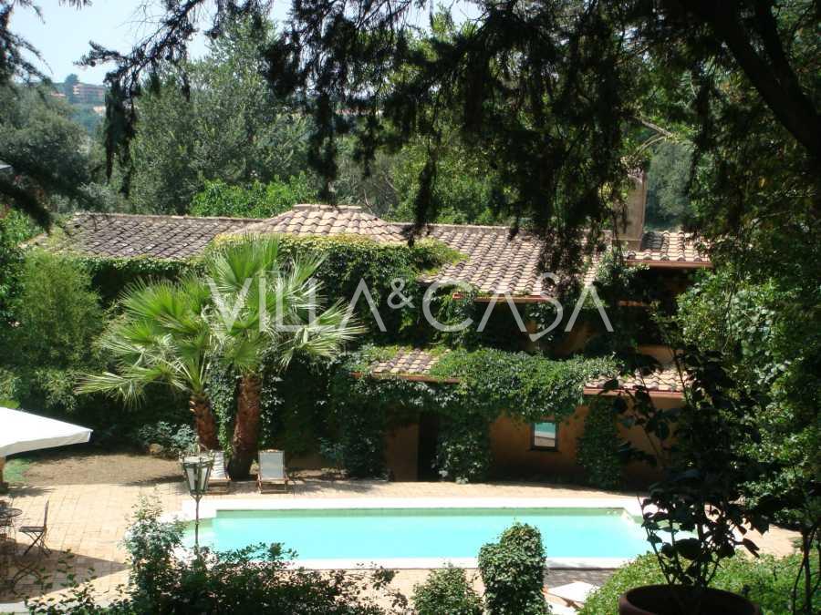 فيلا تاريخية للإيجار في إقامة فاخرة في روما