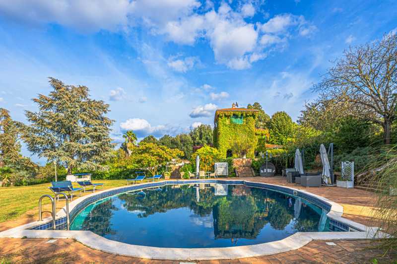 للبيع فيلا بالقرب من روما