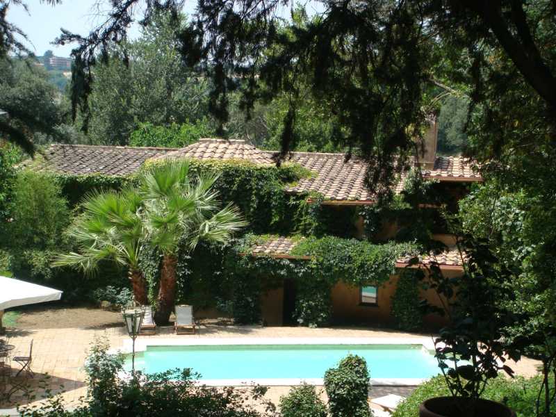 فيلا تاريخية للإيجار في إقامة فاخرة في روما