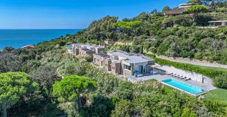 فيلا حديثة مع مسبح في بونتا ألا، للإيجار